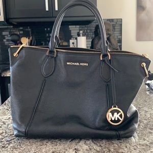 EUC Michael Kors Purse less than 6 months old